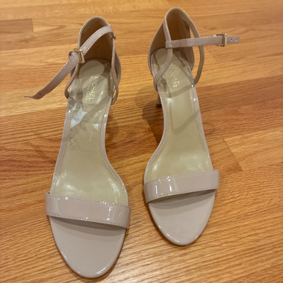 Michael kors open toe sandal great condition - Picture 2 of 3